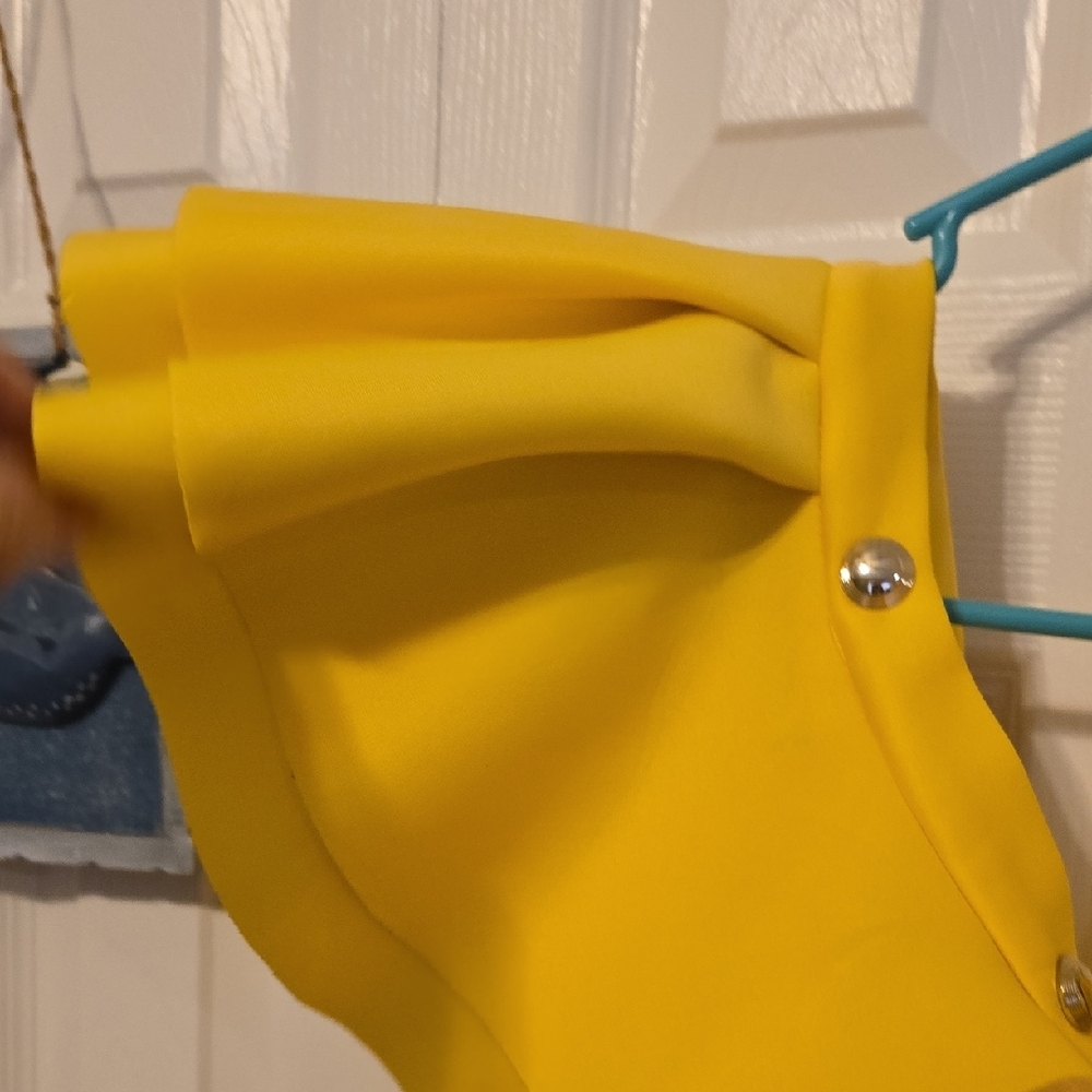 Elegant Yellow Ruffled Blouse - Picture 4 of 4